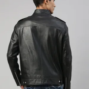 5 b3e9c5db f32a 41b8 8ac6 8ddf1e84cd8f 525x700